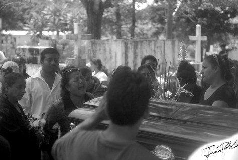 fotografia-Grito-desesperado-cementerio-abril-2011-JP