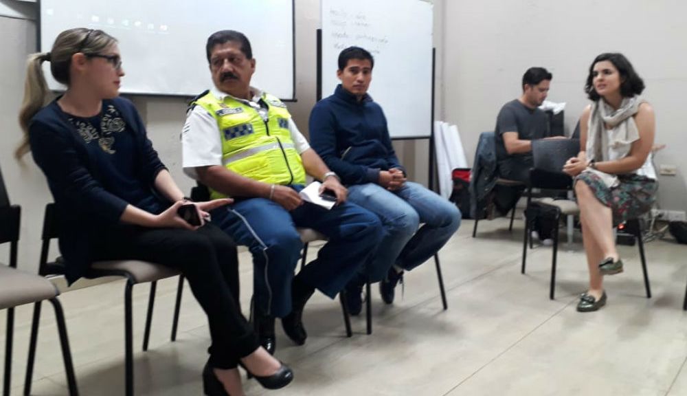 Marina Moscoso y Claudio Olivares (derecha) encabezaron el taller (foto: Juan Pablo Pérez T.).